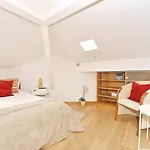 Cosy Bedrooms Πανσιόν *