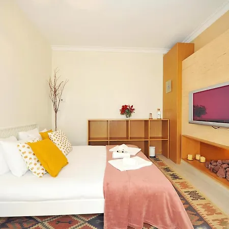 Cosy Bedrooms בית הארחה