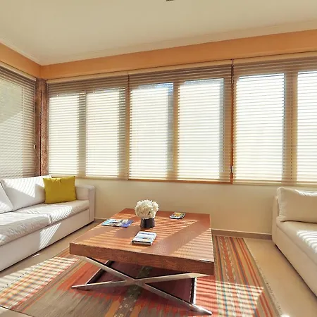 Cosy Bedrooms בית הארחה *