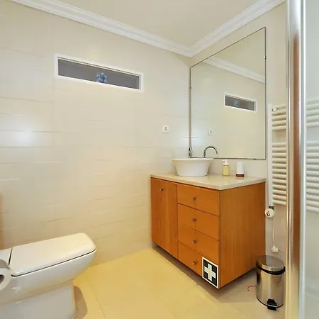 Cosy Bedrooms בית הארחה